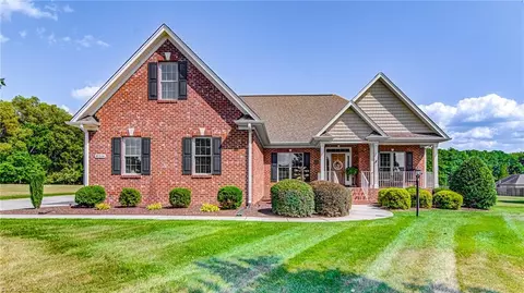8314 Richardsonwood Rd S, Browns Summit, NC 27214
