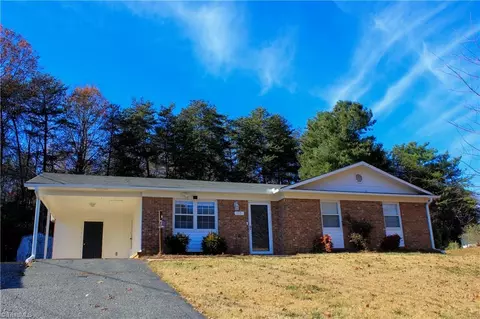 113 Fireside Ln, King, NC 27021