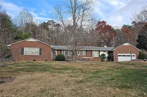 4821 Baux Mountain Rd, Winston Salem, NC 27105