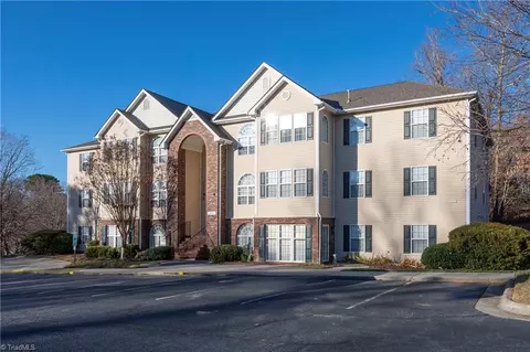 2034 Salem Bluff Dr, Winston Salem, NC 27127