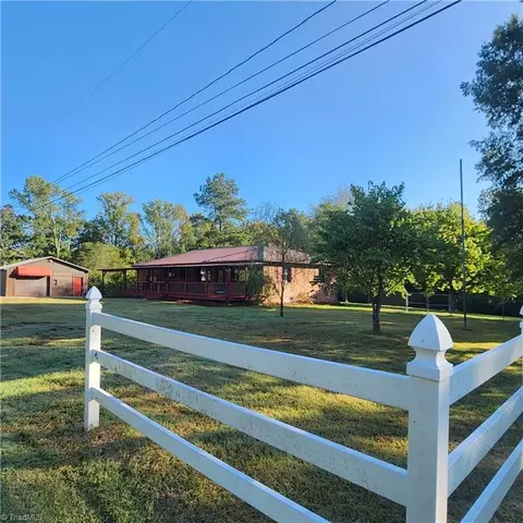 350 Hogan Bowers Rd, Thomasville, NC 27360