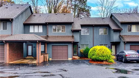 210 College Rd #304, Greensboro, NC 27410