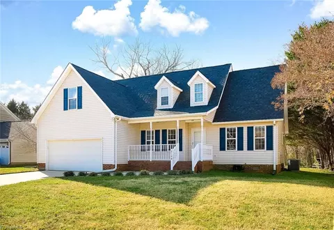 3198 Stonypointe Dr, Greensboro, NC 27406