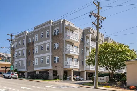 605 Market St W #216, Greensboro, NC 27401