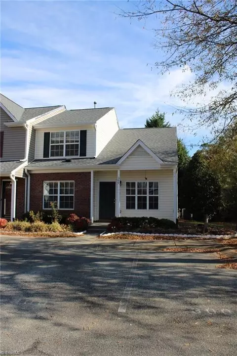 300 Bridford Downs Dr, Greensboro, NC 27407