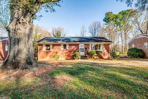 326 Bidney Dr, Burlington, NC 27215
