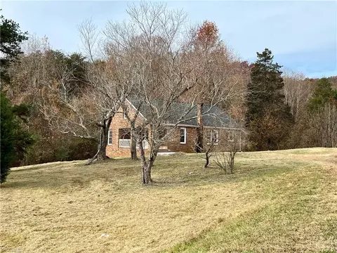 212 Mayo Mountain Rd, Mayodan, NC 27027