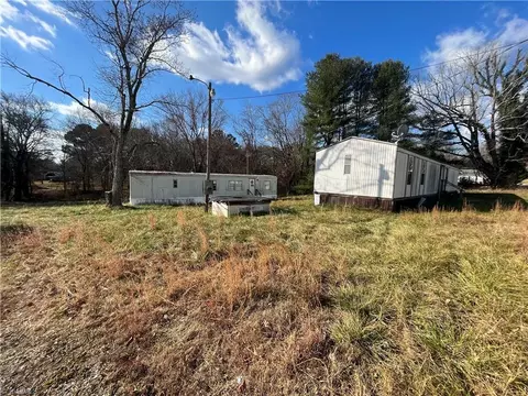 131 Belton Rd, Mount Airy, NC 27030