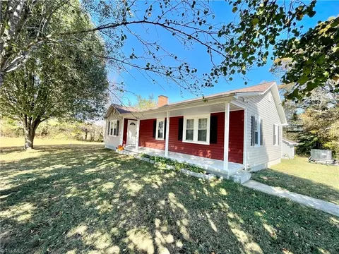 1267 Cartpath Rd, North Wilkesboro, NC 28659
