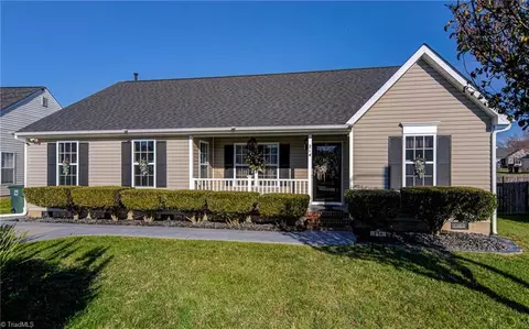 214 Old Treybrooke Dr, Greensboro, NC 27406
