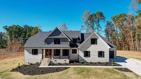 8104 Lulworth Dr, Stokesdale, NC 27357