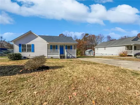 385 Meadow Lark Ln, Thomasville, NC 27360