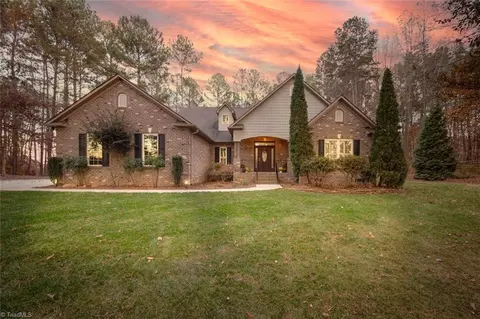 6881 Summer Hill Dr, Denver, NC 28037