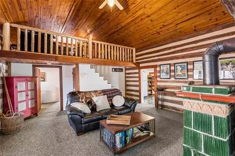 3863 Busbee Rd, Seagrove, NC 27341