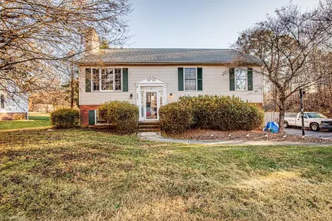 6435 River Crest Dr, Clemmons, NC 27012