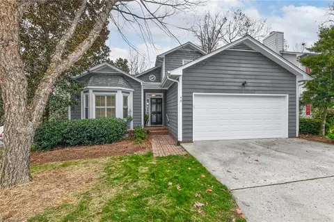 40 Park Village Ln, Greensboro, NC 27455