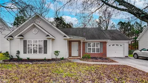3628 Hickswood Forest Dr, High Point, NC 27265