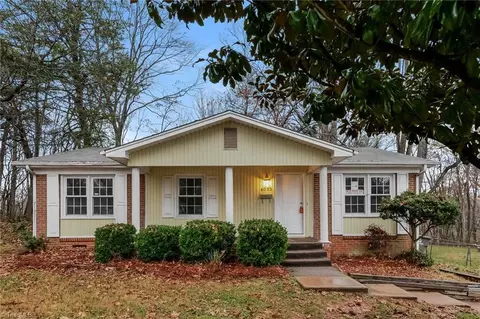 4055 Burnham Ct, Winston Salem, NC 27105