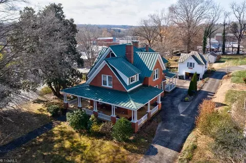105 Gwyn Ave, Elkin, NC 28621