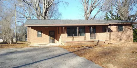 217 Bedford Dr, Eden, NC 27288