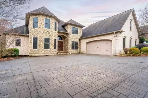 1291 Emperor Ln, Kernersville, NC 27284