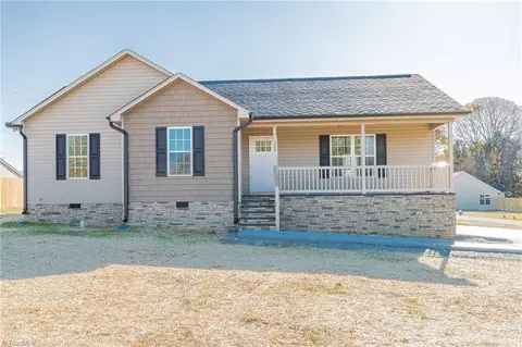 125 Farmingdale Ct, Lexington, NC 27295