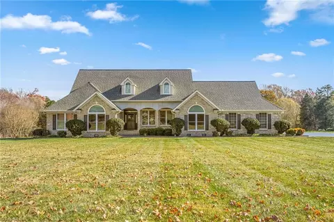 1995 Knight Rd, Kernersville, NC 27284