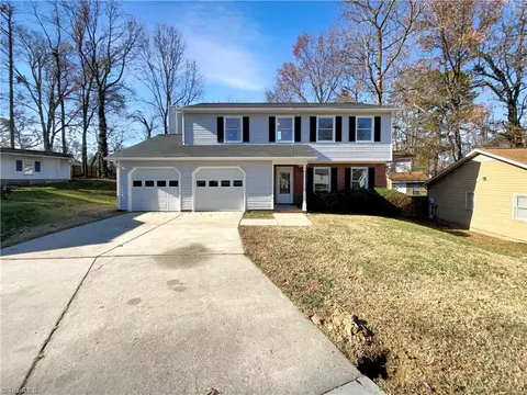 9 Ivyglen Ct, Greensboro, NC 27406