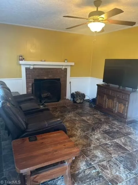 421 Hillcrest Dr, King, NC 27021 photo 6