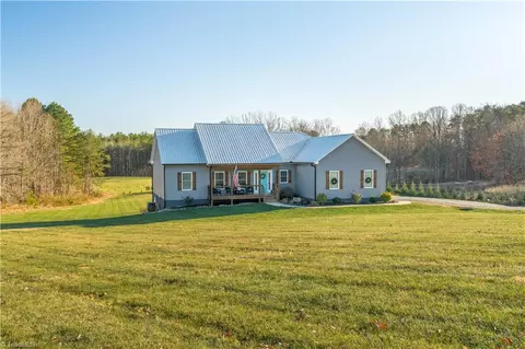 1231 Badgett Rd, King, NC 27021