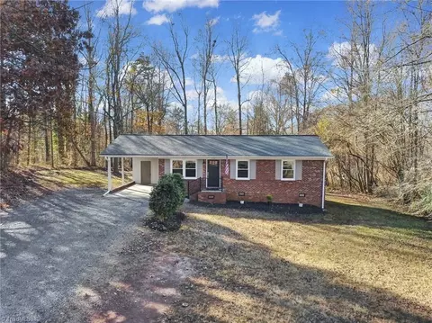 692 Wrenn Dr, Lexington, NC 27292