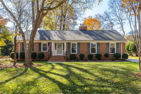 2907 Northampton Dr, Greensboro, NC 27408