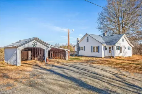 3561 Nc Highway 8, Danbury, NC 27016