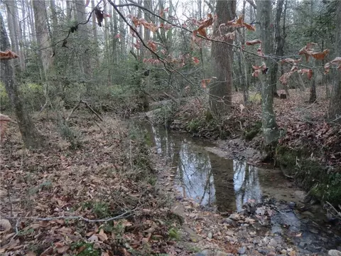 01 Northeast Cir, Elkin, NC 28621