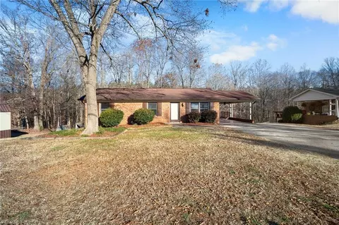 277 Fisher St, Lexington, NC 27292