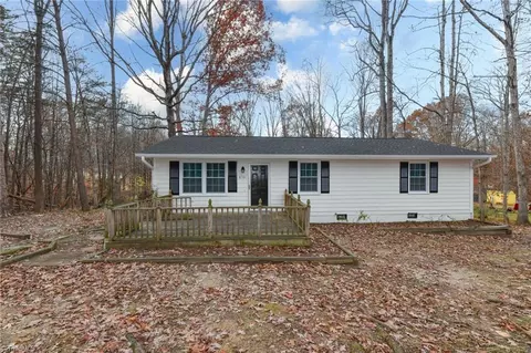 8301 Mapleway Ln, Greensboro, NC 27455