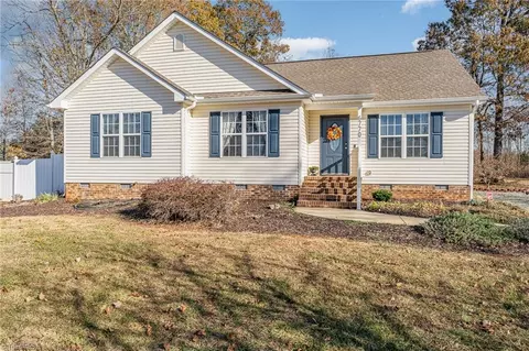 6770 Cottonwood Dr, Snow Camp, NC 27349