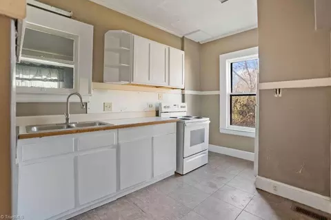 503 Chestnut Dr, High Point, NC 27262 photo 16
