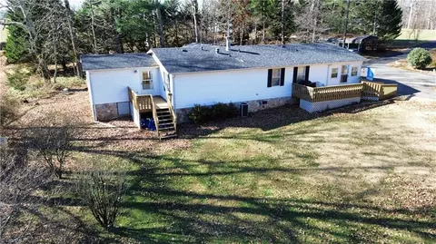 314 Highland Pl, Roaring River, NC 28669
