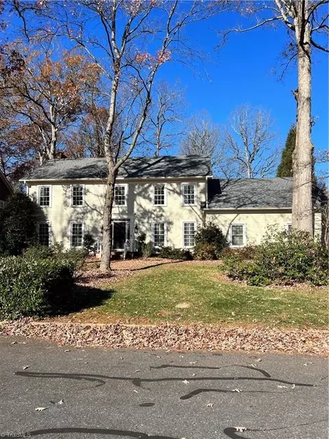 905 Rollingwood Dr, Greensboro, NC 27410