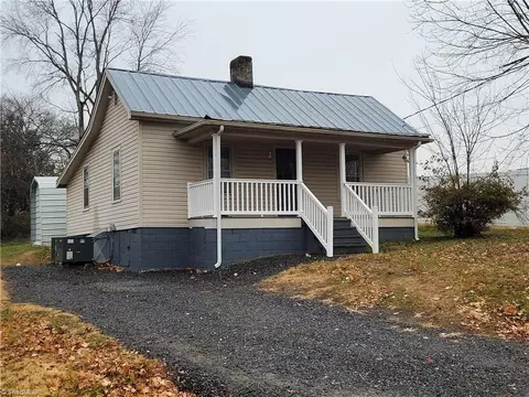 1313 Grove Ln, Mount Airy, NC 27030