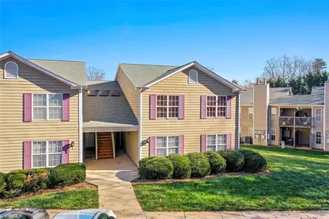 33 Meadowood Glen Way, Greensboro, NC 27409