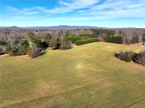 002 Forest Dr, State Road, NC 28676 photo 9