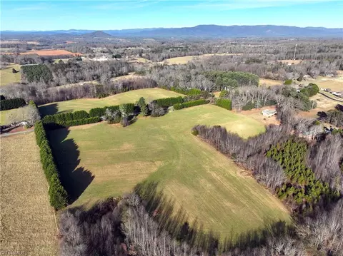 002 Forest Dr, State Road, NC 28676 photo 7