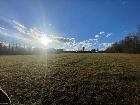 002 Forest Dr, State Road, NC 28676 photo 17