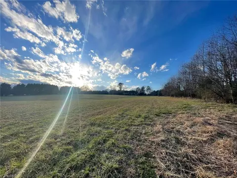 002 Forest Dr, State Road, NC 28676 photo 13