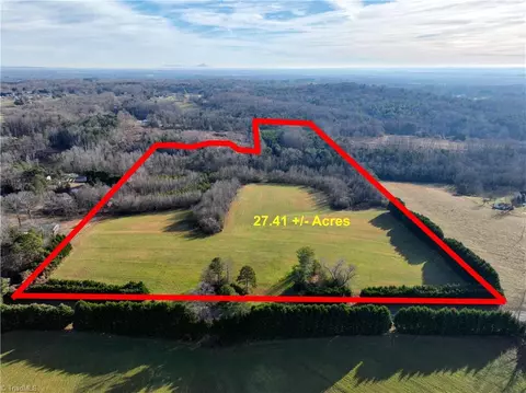 002 Forest Dr, State Road, NC 28676 photo 4