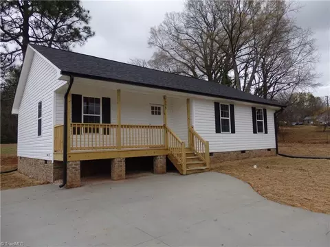 335 Anderson St, Denton, NC 27239