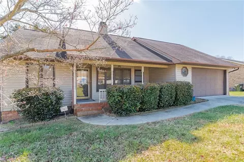 208 Lane Dr, Trinity, NC 27370 photo 2