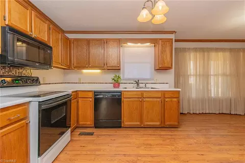 208 Lane Dr, Trinity, NC 27370 photo 6